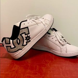 DC Shoe Co Sneakers Women’s Size 8